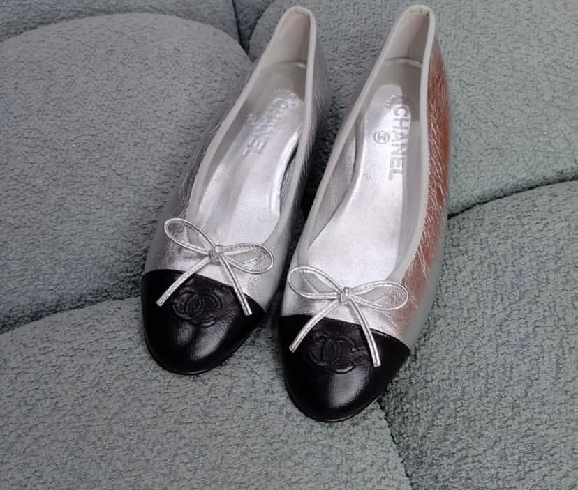 Chanel Metallic Silver Black CC Cap Toe Bow Ballet Flats EU 38