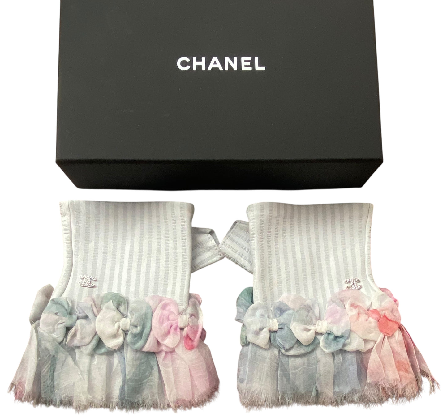 NIB Rare Chanel 13C Paris-Versailles Mint Green Leather Silk Bows CC Fingerless Gloves Size 7.5